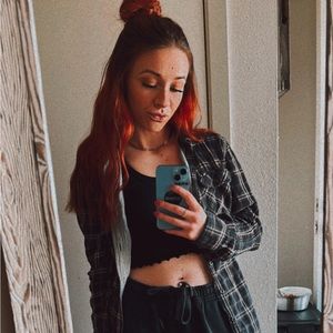 Meet your Posher, Leona